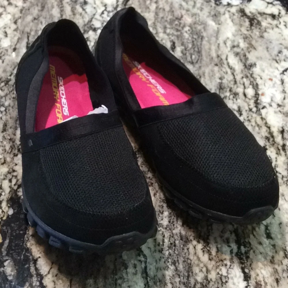 Skechers Light weight Slip on Sneakers - Picture 1 of 4